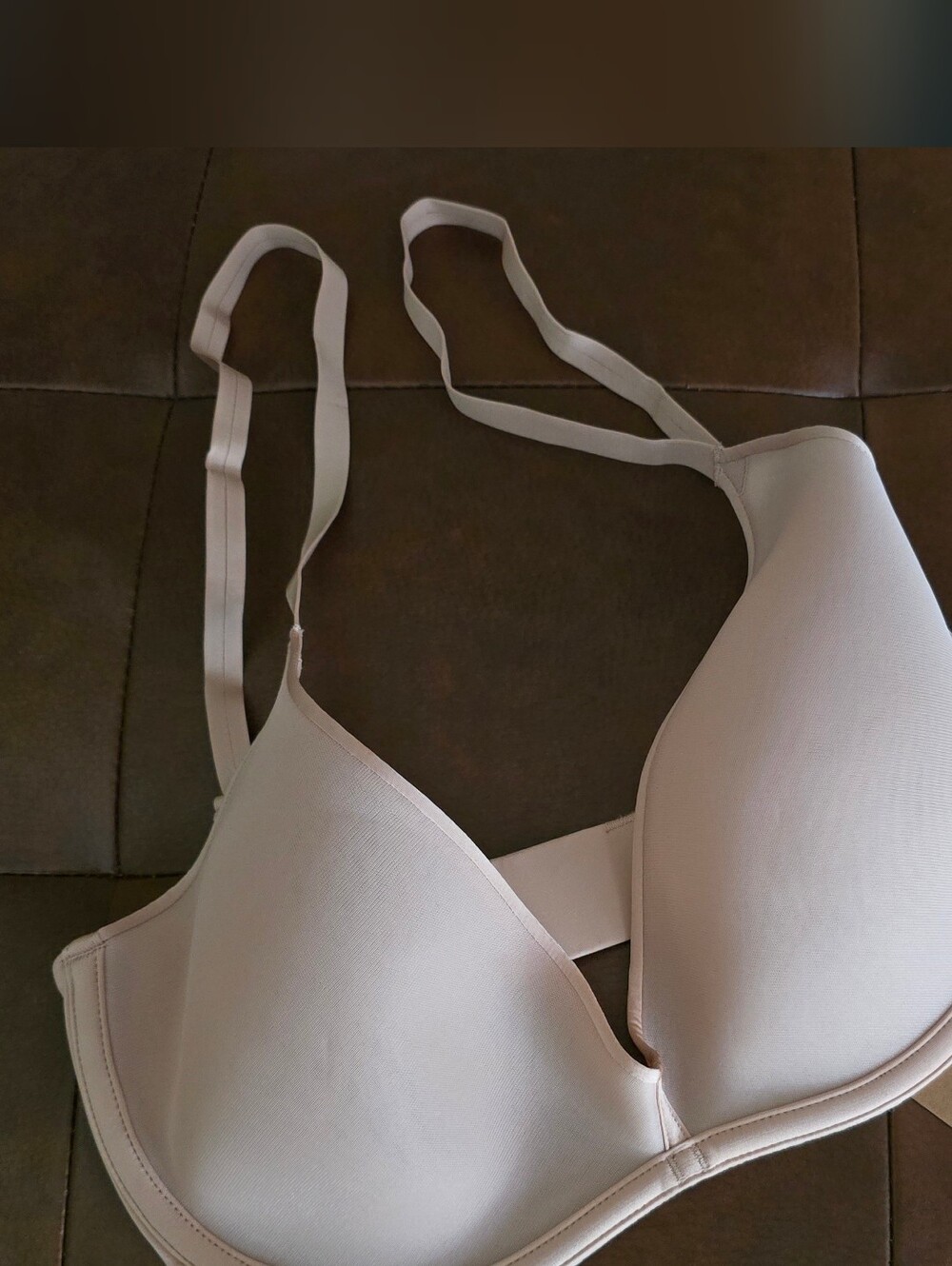 "NWT SKIMS Weightless Scoop Bra 32DD"